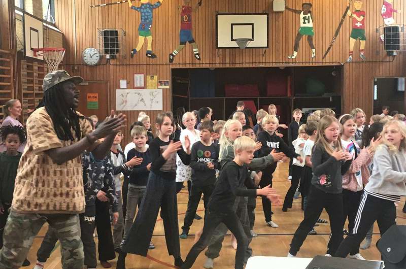 Studerende hos os - Dans - Engdalskole
